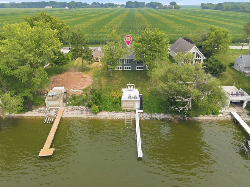 Experience waterfront living in this beautiful Lake Winnebago - photo 34