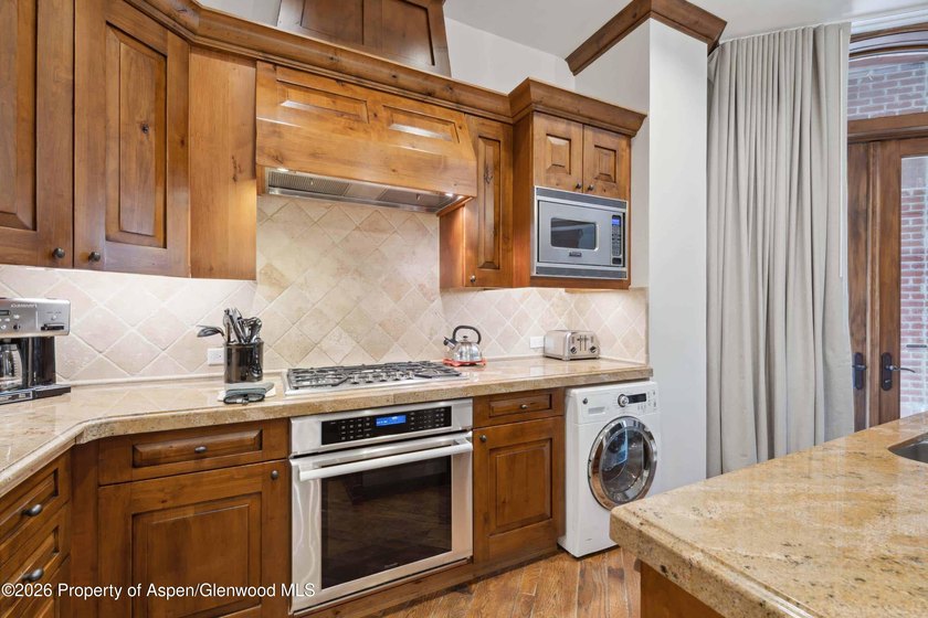 Enjoy spring skiing with two set weeks in March, and ability to - photo 8