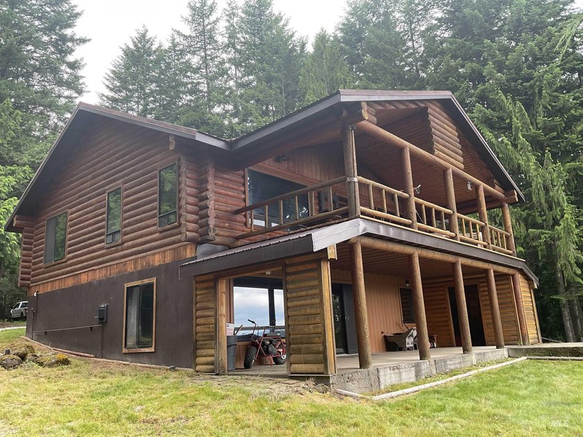Stunning Views of Dworshak Reservoir | Fully Renovated Log Home - photo 2