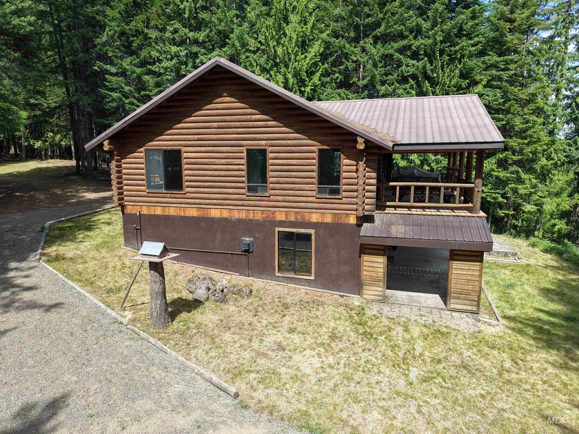 Stunning Views of Dworshak Reservoir | Fully Renovated Log Home - photo 3