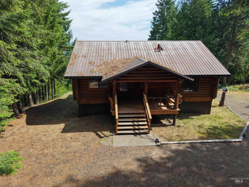 Stunning Views of Dworshak Reservoir | Fully Renovated Log Home - photo 5