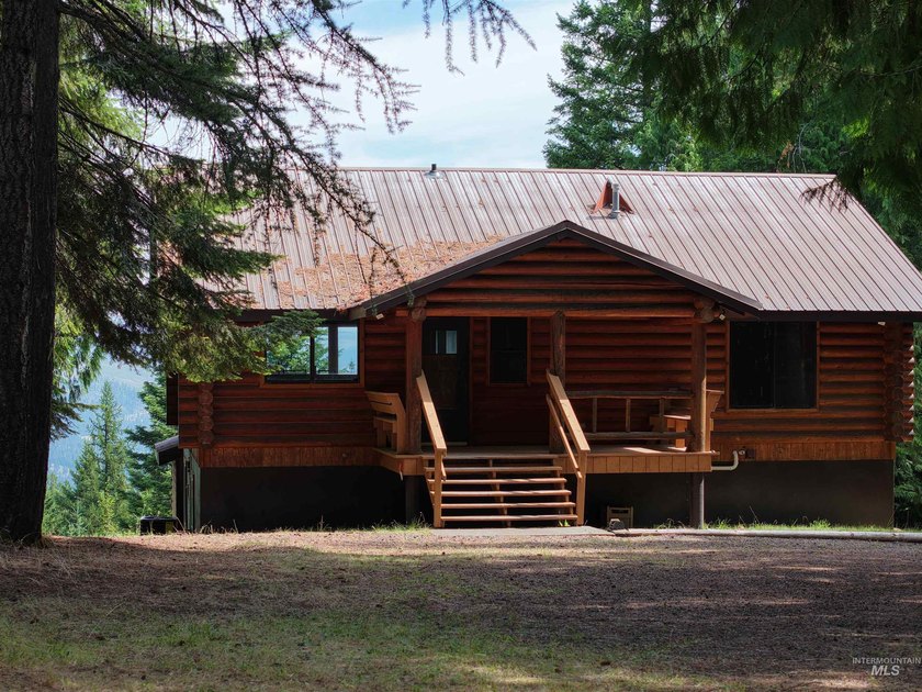 Stunning Views of Dworshak Reservoir | Fully Renovated Log Home - photo 6