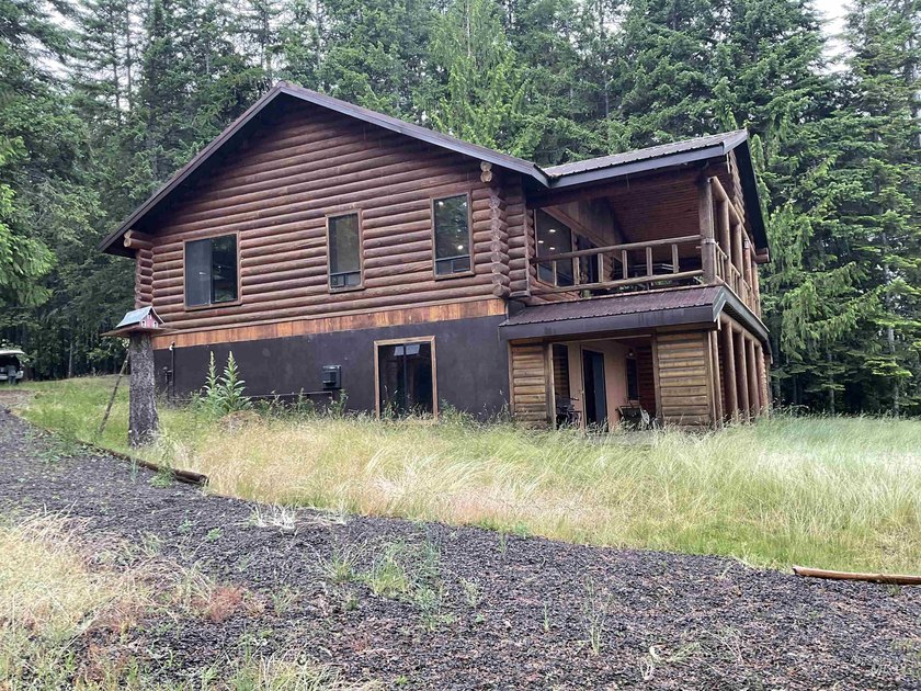 Stunning Views of Dworshak Reservoir | Fully Renovated Log Home - photo 7