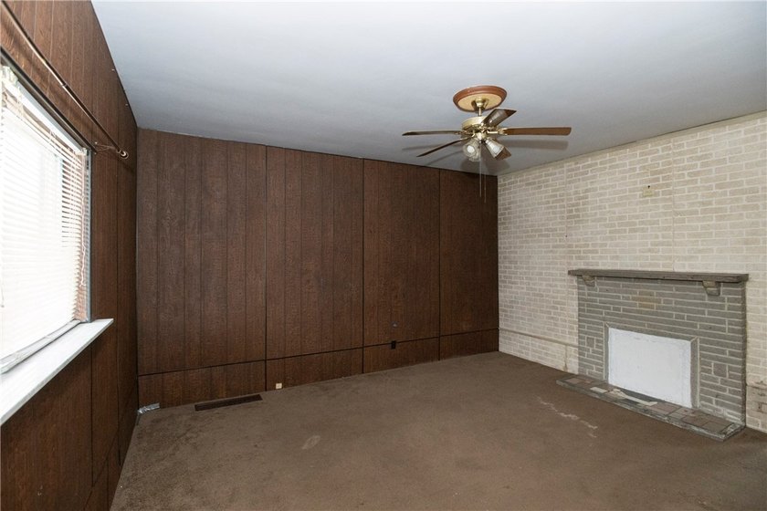 AWESOME HOME FOR SALE! Handicap accessible home just waiting for - photo 12