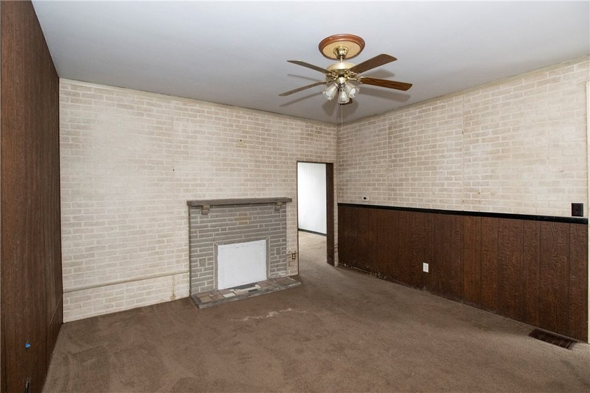 AWESOME HOME FOR SALE! Handicap accessible home just waiting for - photo 15