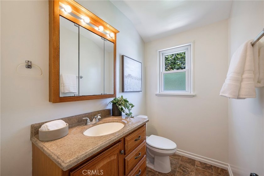 Welcome home to this beautifully well-maintained single-story - photo 19