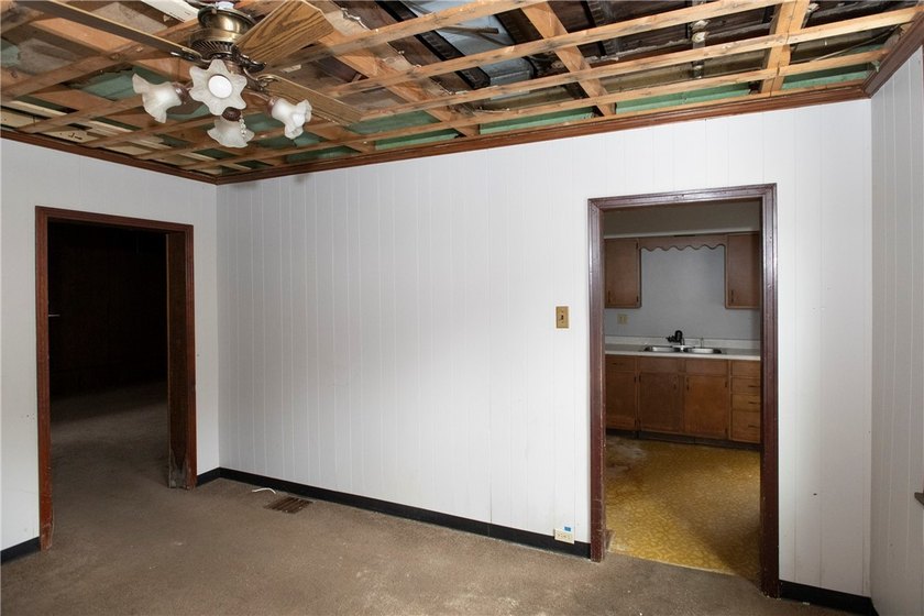 AWESOME HOME FOR SALE! Handicap accessible home just waiting for - photo 19