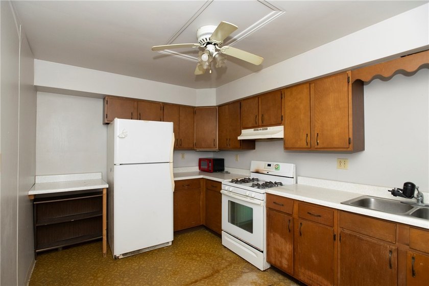 AWESOME HOME FOR SALE! Handicap accessible home just waiting for - photo 20