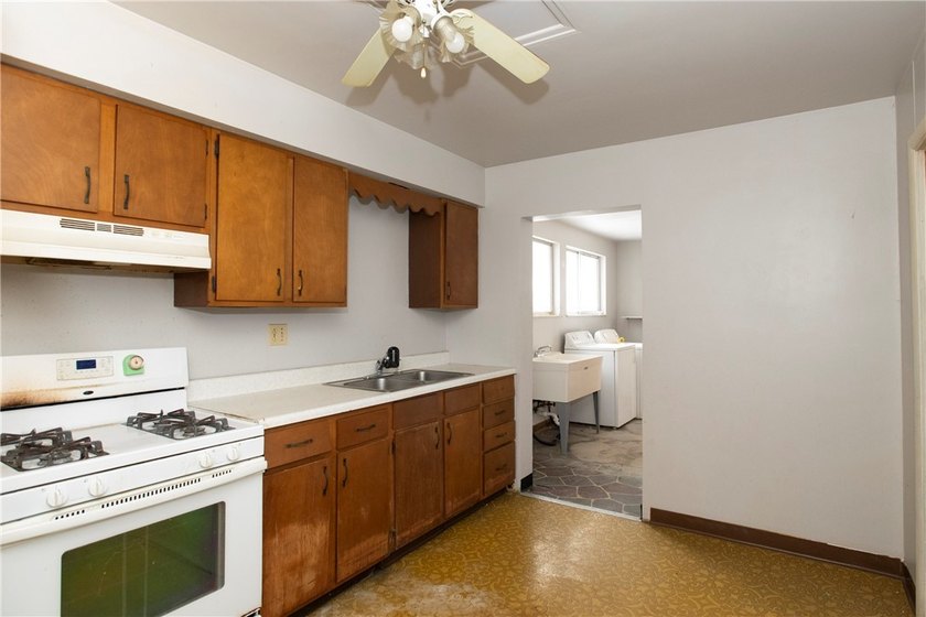 AWESOME HOME FOR SALE! Handicap accessible home just waiting for - photo 21