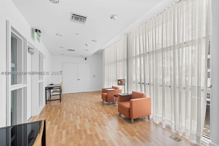Modern and spacious 1-bedroom / 1-bath residence located in the - photo 22