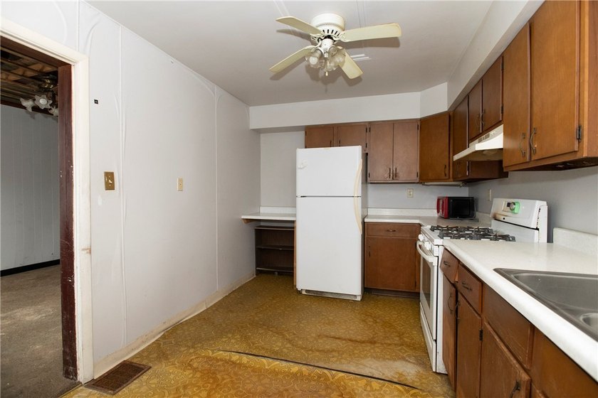AWESOME HOME FOR SALE! Handicap accessible home just waiting for - photo 23