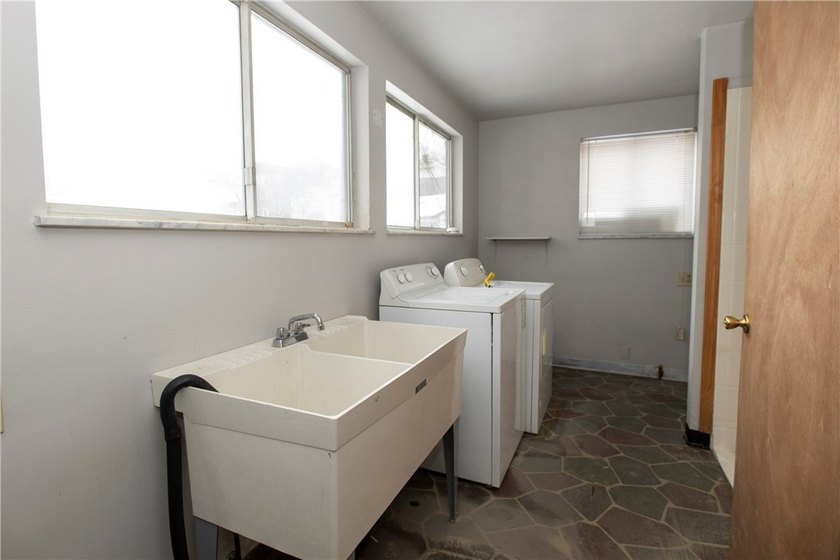 AWESOME HOME FOR SALE! Handicap accessible home just waiting for - photo 25