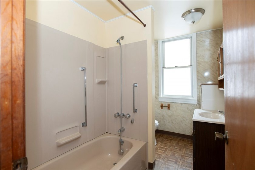 AWESOME HOME FOR SALE! Handicap accessible home just waiting for - photo 28