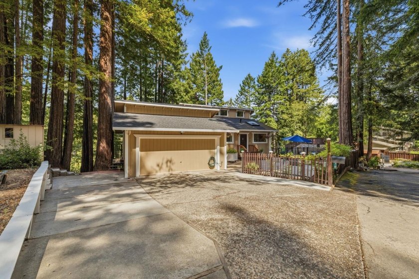 Nestled among the majestic redwoods of Boulder Creek, this - photo 33