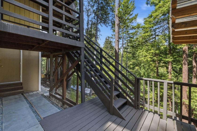 Nestled among the majestic redwoods of Boulder Creek, this - photo 39