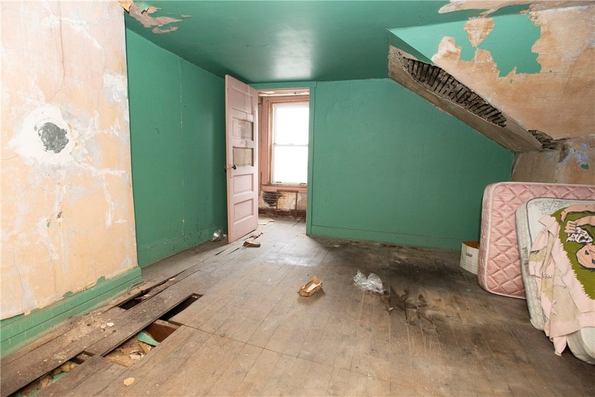 AWESOME HOME FOR SALE! Handicap accessible home just waiting for - photo 40