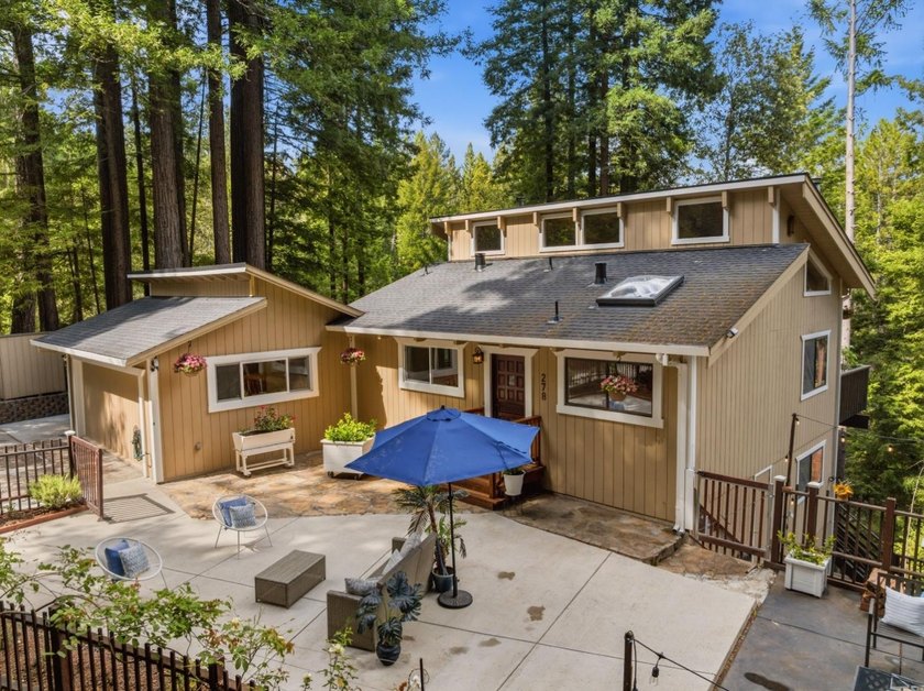Nestled among the majestic redwoods of Boulder Creek, this - photo 49