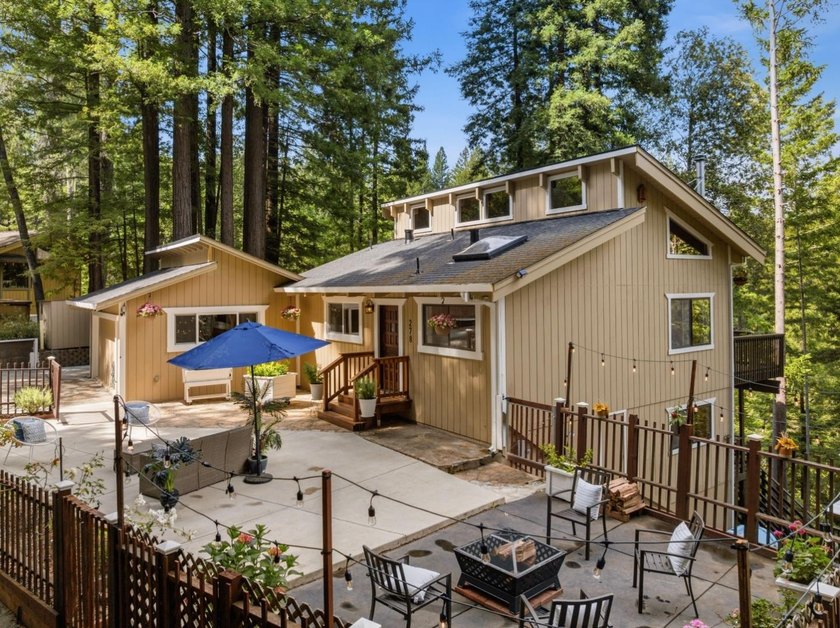 Nestled among the majestic redwoods of Boulder Creek, this - photo 50