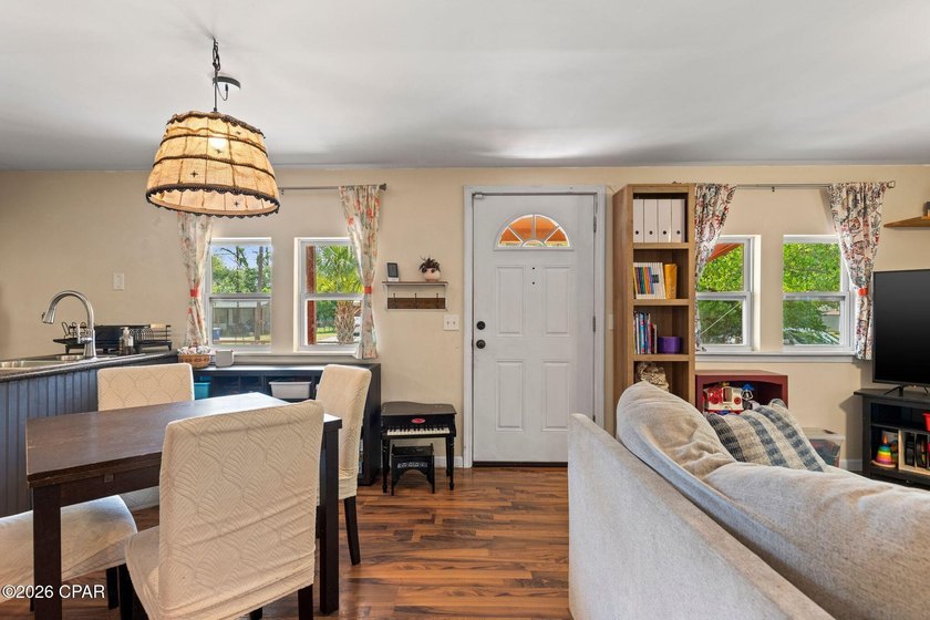Welcome home to this charming 2-bedroom, 1-bathroom residence - photo 8
