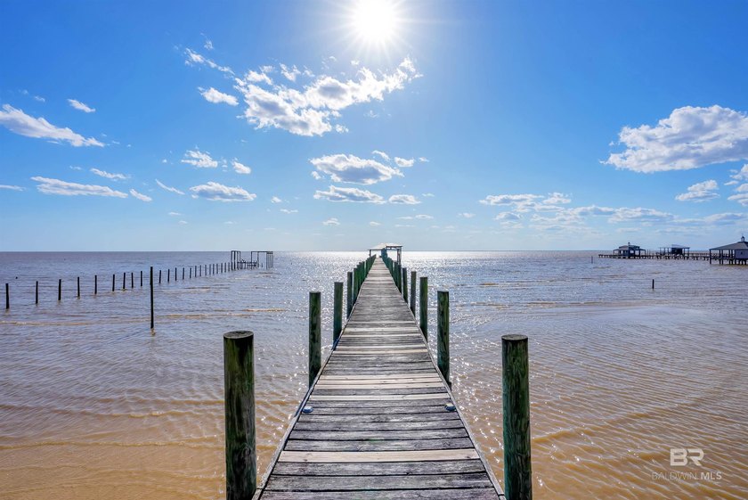 This exquisite bayfront residence features 1.22 acres along the - photo 18