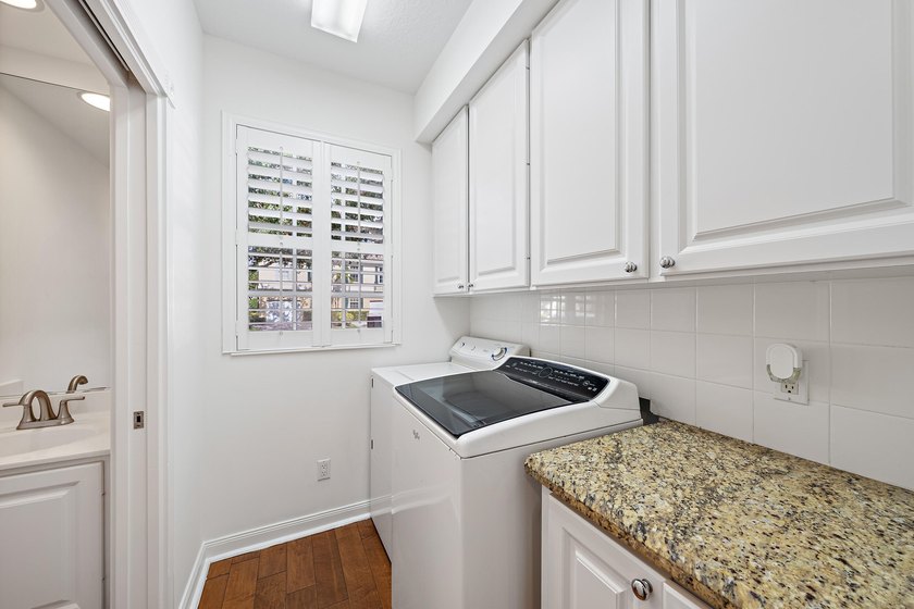 Beautifully maintained 3-bedroom, 2.5-bath townhome. This - photo 21
