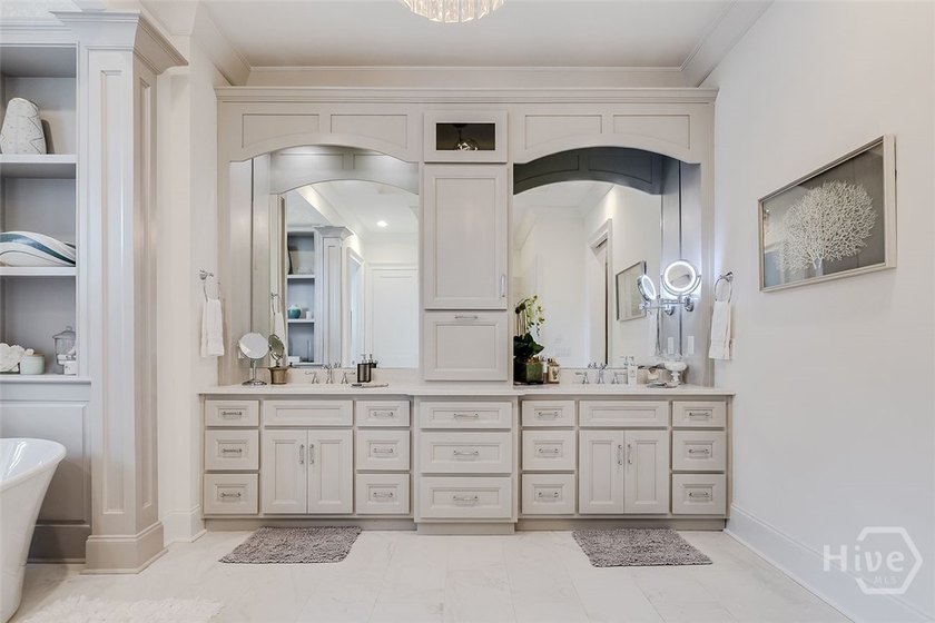 Exceptional custom Lowcountry home offering 4 bedrooms, 4.5 - photo 31