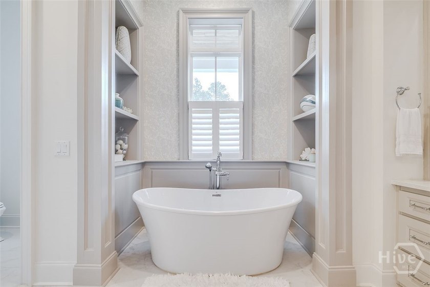 Exceptional custom Lowcountry home offering 4 bedrooms, 4.5 - photo 32