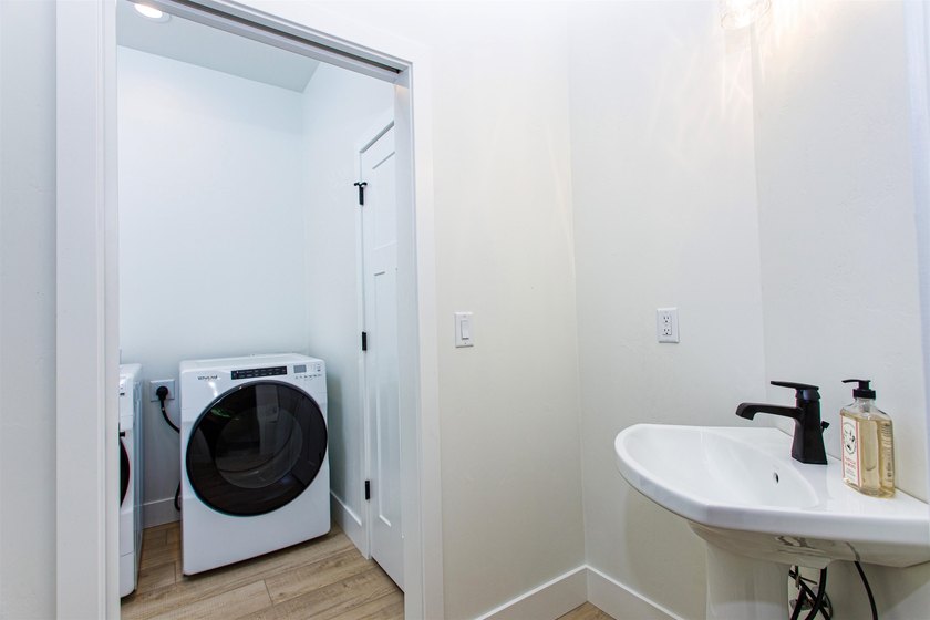 Welcome to your Door County retreat! This thoughtfully designed - photo 34