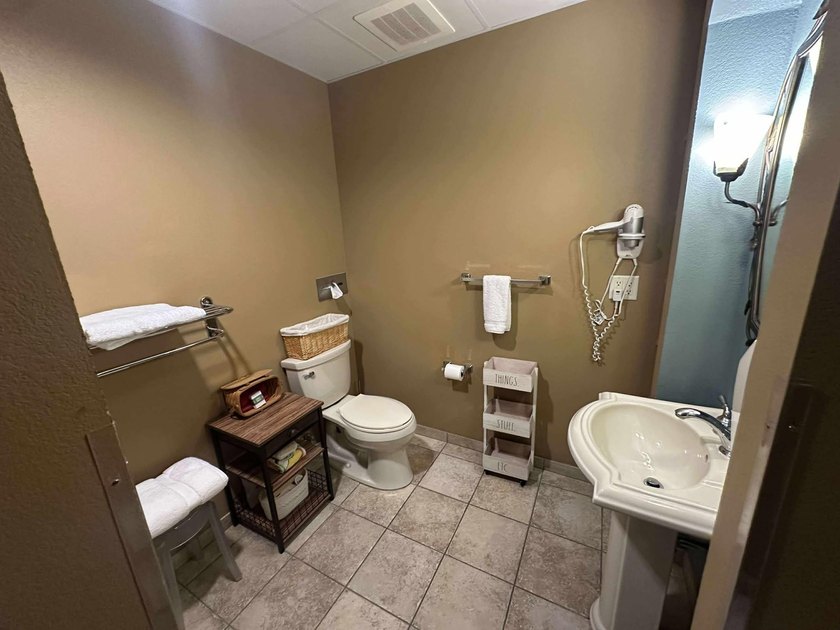 Located on the sixth floor, this spacious three bedroom condo - photo 11