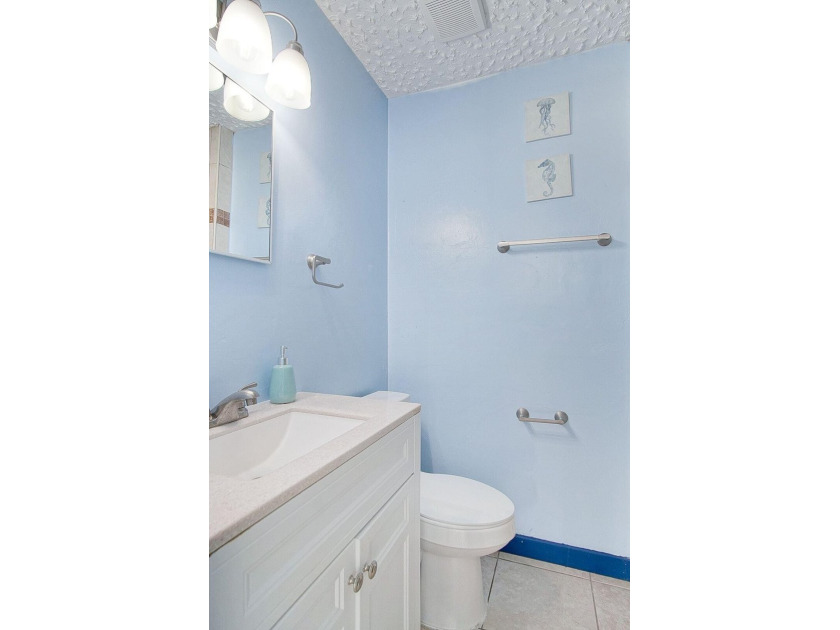 Welcome home to this spacious 4 bedroom 2 bathroom TURNKEY fully - photo 12