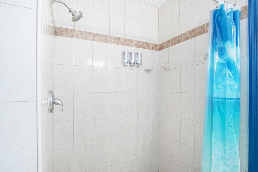 Welcome home to this spacious 4 bedroom 2 bathroom TURNKEY fully - photo 14