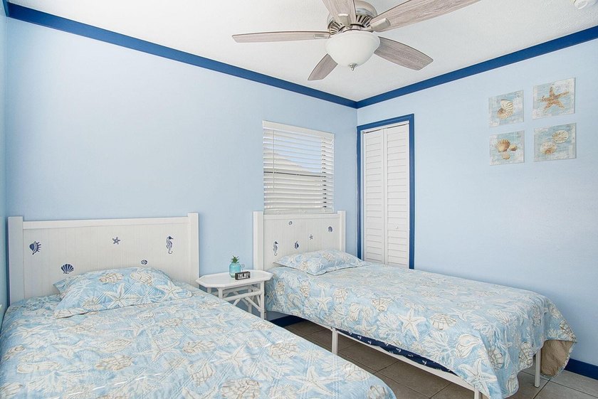 Welcome home to this spacious 4 bedroom 2 bathroom TURNKEY fully - photo 18