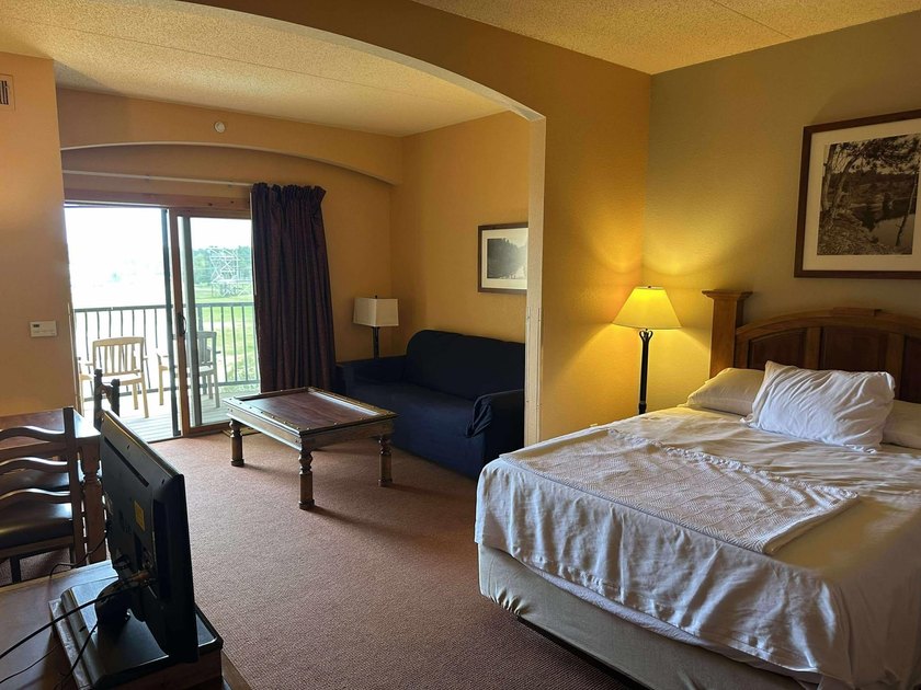 Located on the sixth floor, this spacious three bedroom condo - photo 18