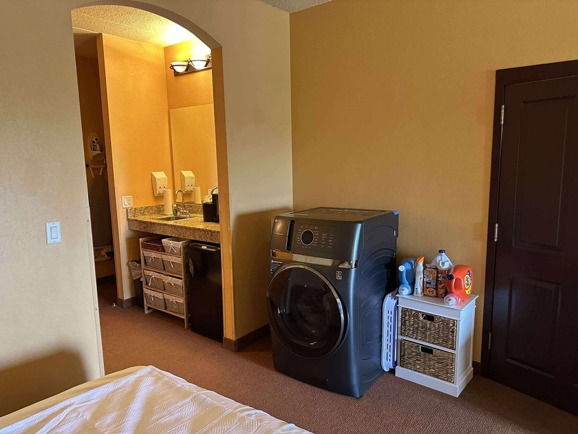 Located on the sixth floor, this spacious three bedroom condo - photo 19