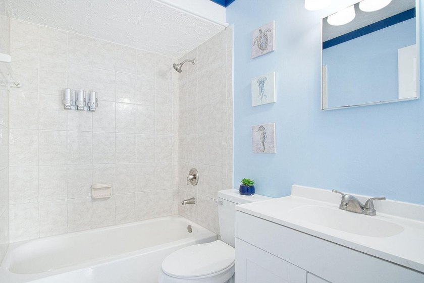 Welcome home to this spacious 4 bedroom 2 bathroom TURNKEY fully - photo 20