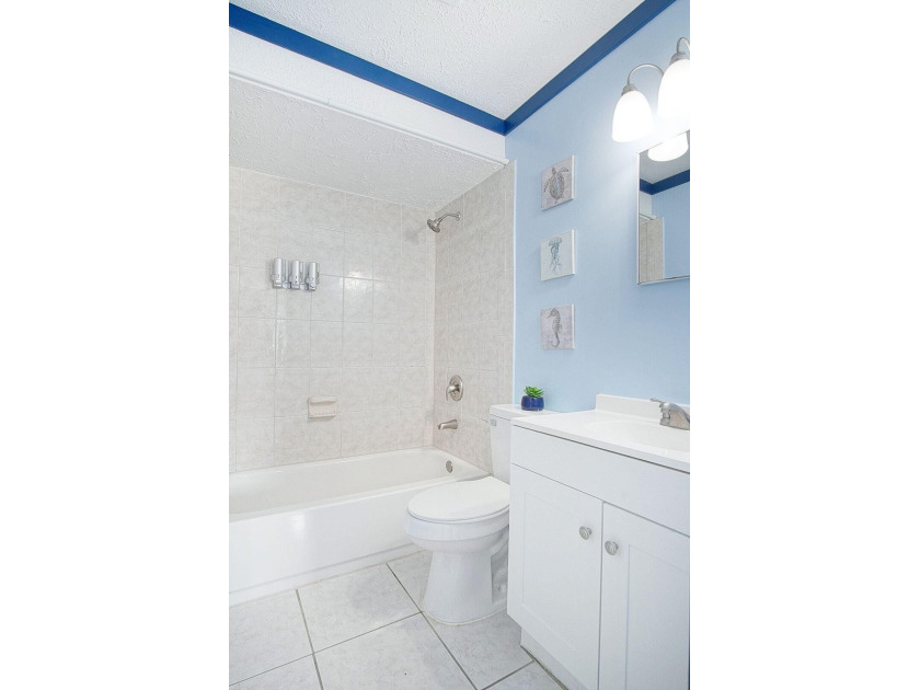 Welcome home to this spacious 4 bedroom 2 bathroom TURNKEY fully - photo 21