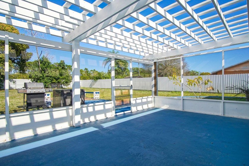 Welcome home to this spacious 4 bedroom 2 bathroom TURNKEY fully - photo 22