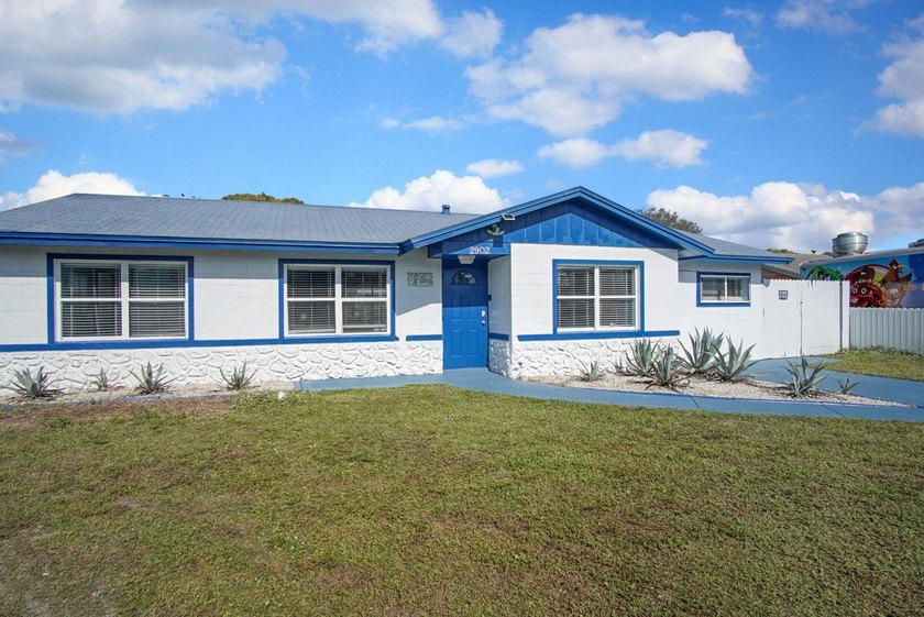 Welcome home to this spacious 4 bedroom 2 bathroom TURNKEY fully - photo 32