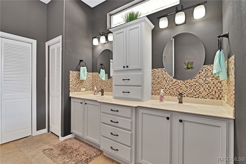 Fabulous location for this nicely updated 3 bedroom 2 bath - photo 23