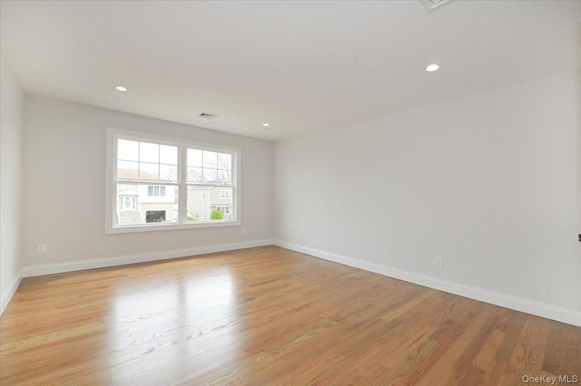 Welcome to this beautiful newly constructed center hall colonial - photo 29