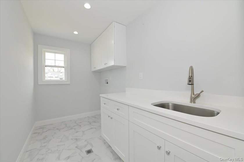 Welcome to this beautiful newly constructed center hall colonial - photo 33