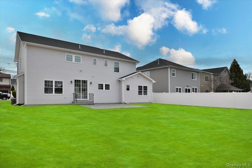 Welcome to this beautiful newly constructed center hall colonial - photo 38