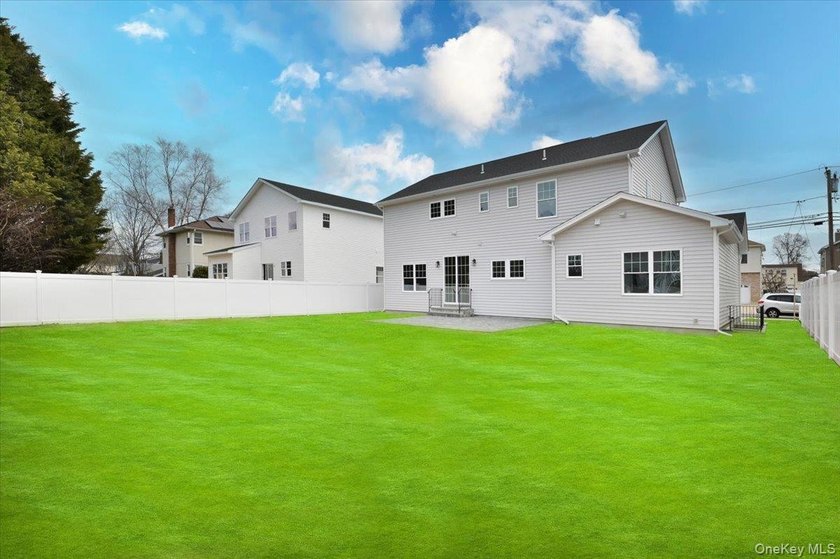 Welcome to this beautiful newly constructed center hall colonial - photo 39
