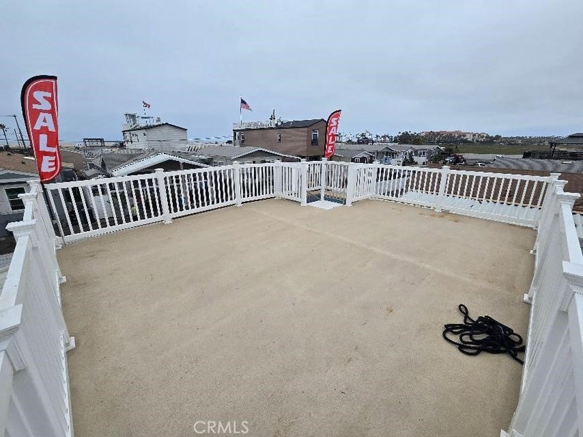 Ocean Views from Your 500 Sq. Ft. Private Rooftop Deck! Just - photo 13