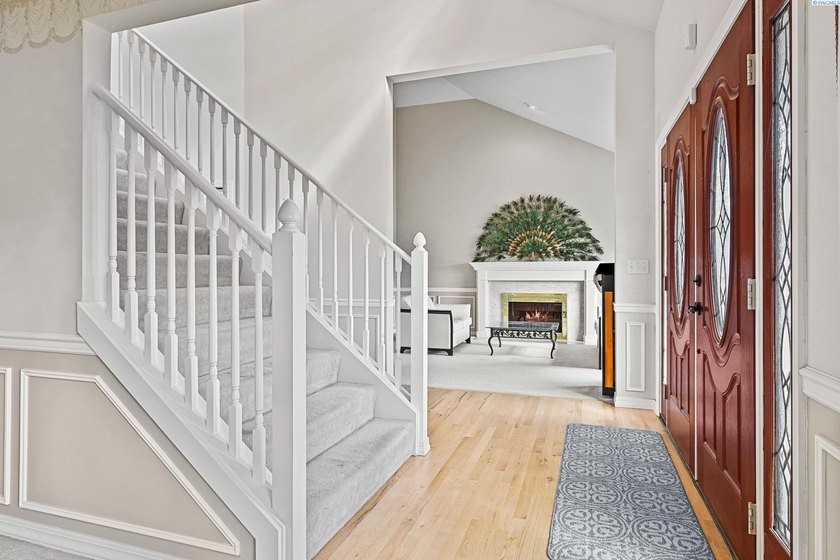 MLS# 292226 This well-maintained, two-story house with a - photo 6