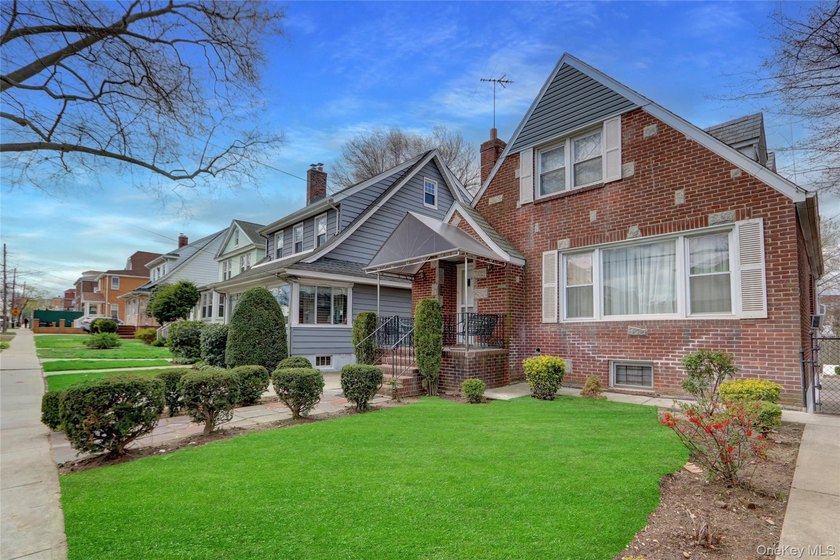 Welcome to this beautifully maintained 4-bedroom, 3-bathroom - photo 4