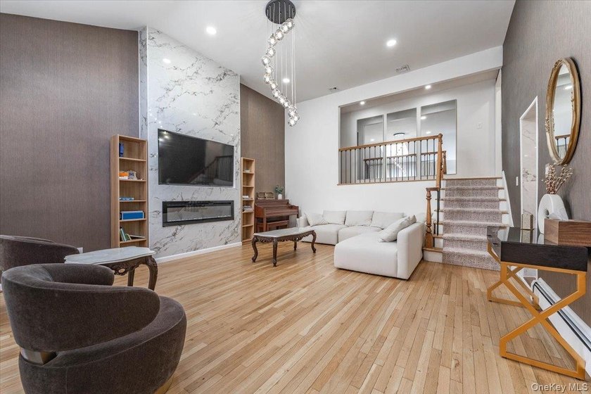 Welcome to this stunning 6-bedroom, 3.5-bath home on a beautiful - photo 4