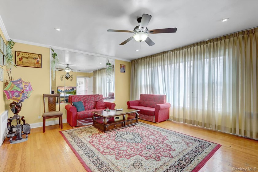 Welcome to this beautifully maintained 4-bedroom, 3-bathroom - photo 6