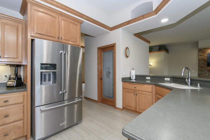 EXCEPTIONAL!!! 4 BR, 3 BA ranch offers nearly 4,000 sq. ft. of - photo 12
