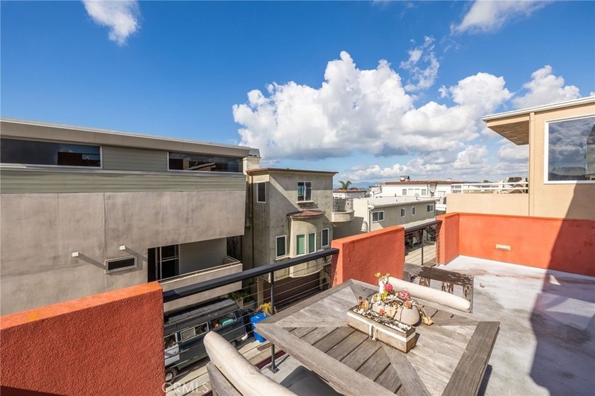 3 Bedroom, 2.5 Bath House + Detached 1 Bedroom, 1 Bathroom - photo 12